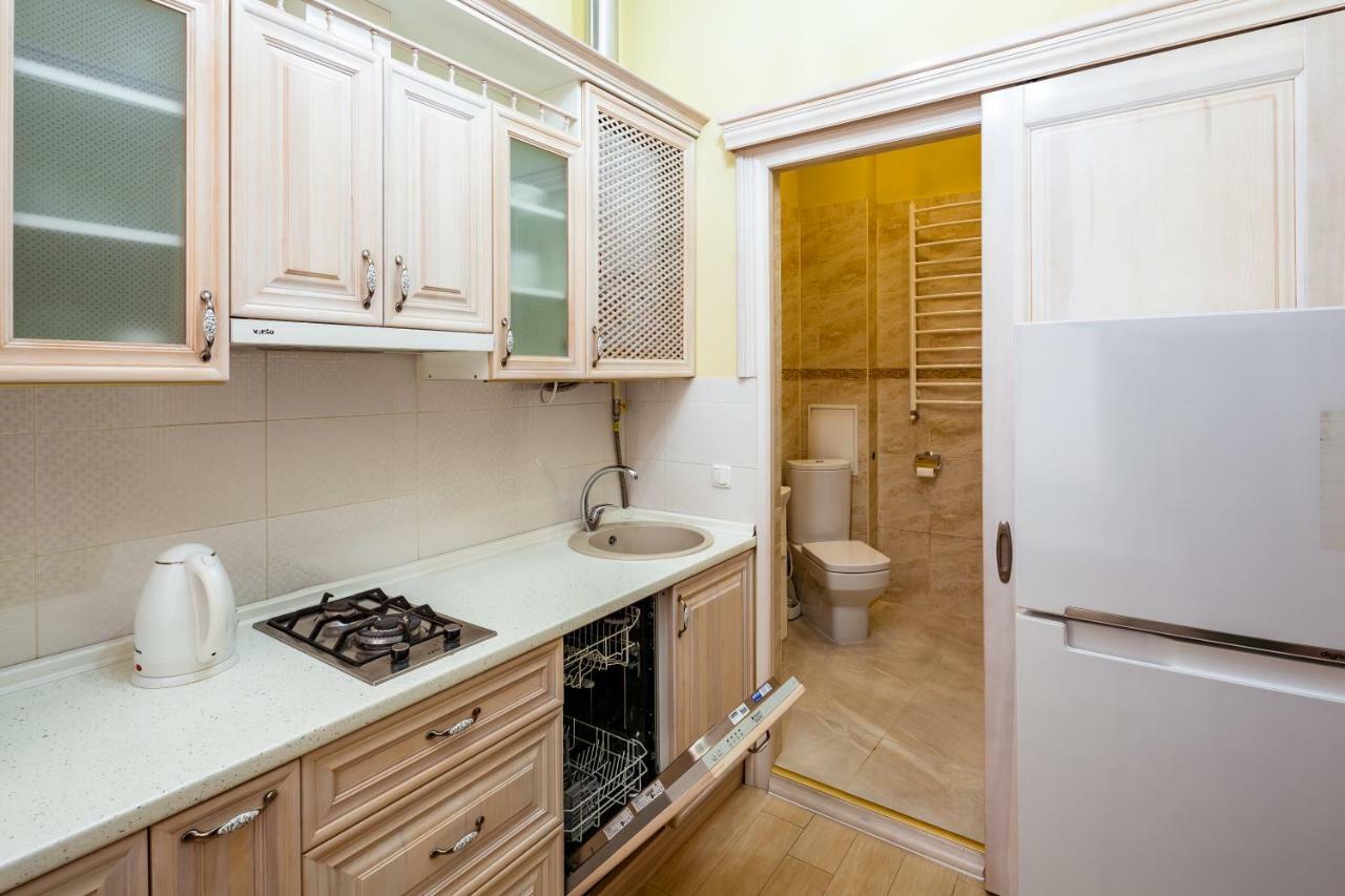 Romari Проспект Свободи 31 Lviv Bagian luar foto